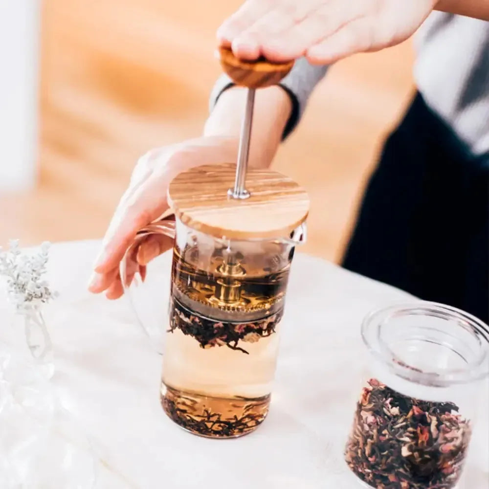 Hario Wood Tea Press 600ml 4 f1514dd2 1108 40b3 99b5 29074380df61
