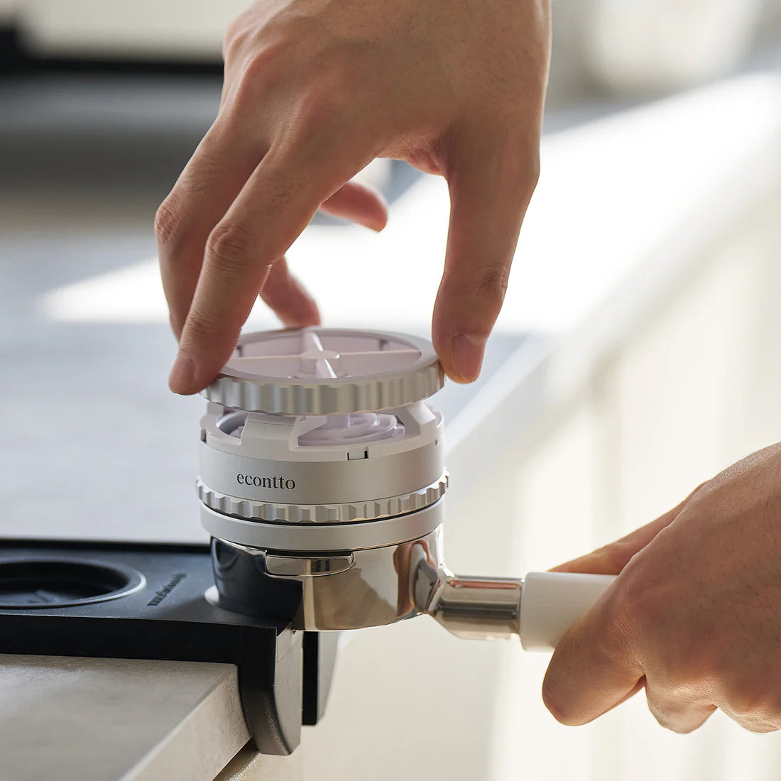 Econtto Portawave WDT Tool – 58mm Needle Distributor for Espresso - white