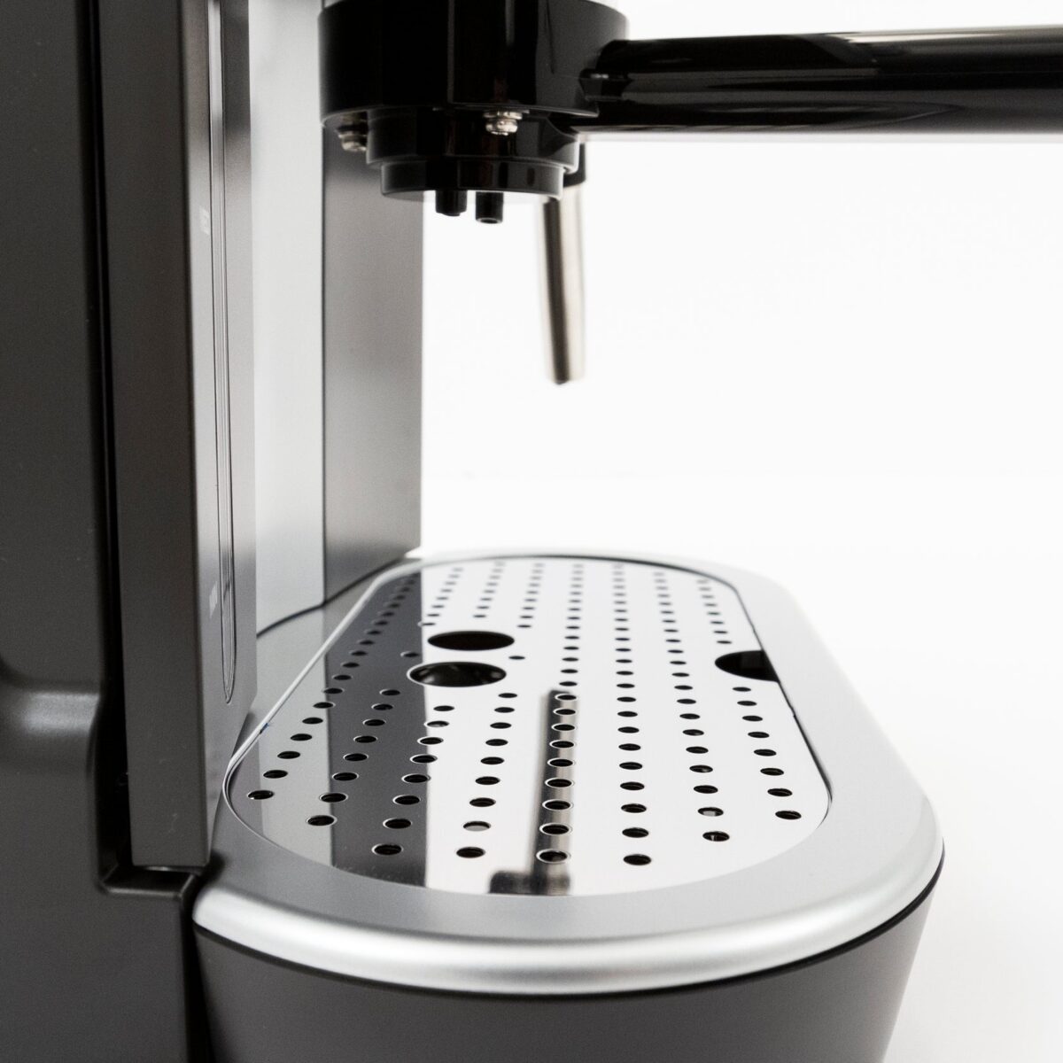 <strong>The Gaggia Carezza Deluxe</strong> combines modern technology with classic espresso-making traditions. This machine is designed for users who want a stylish and efficient way to brew their favorite coffee drinks. Gaggia Carezza Deluxe Espresso Machine